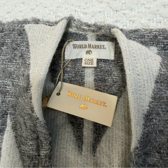 NWT World Market Geometric Fringe Cape Wrap Poncho Gray And White One Size - Picture 5 of 8